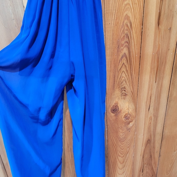 Elegant Blue Sleeveless Dress - Picture 6 of 8